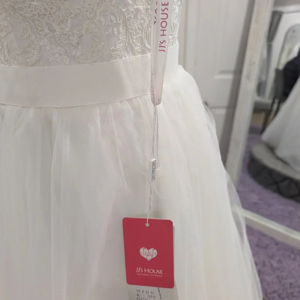 JJ's House Size 10 A-Line Wedding Dress - Picture 4 of 6